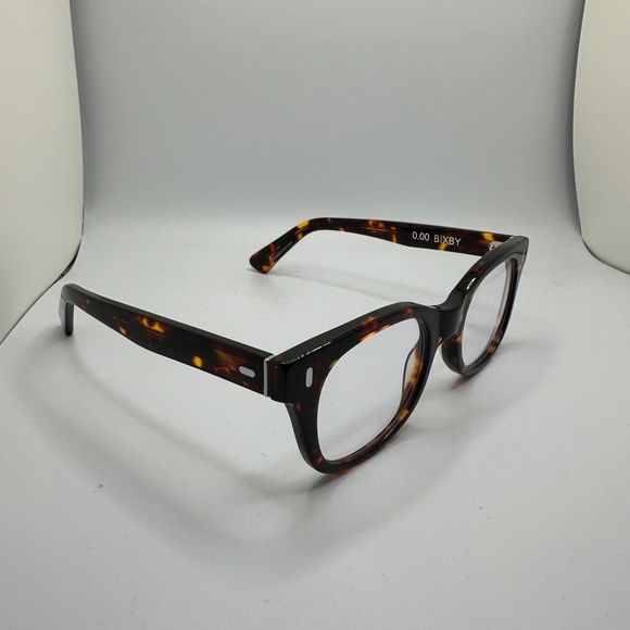 Elegant Tortoise Shell Women's Glasses - Picture 3 of 11